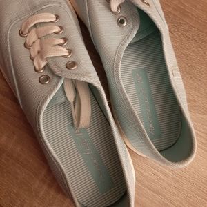 American Eagle shoes, size 8